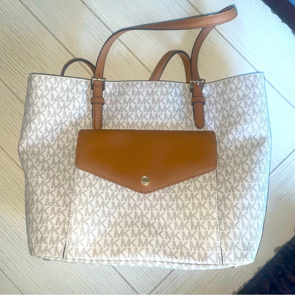 Michael Kors purse